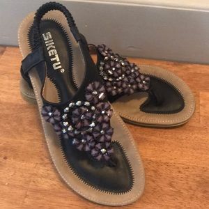 Siketu Sandals